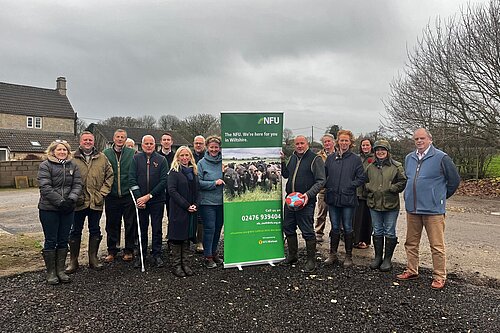 Picture of Roz Savage with NFU farmers in Wiltshire