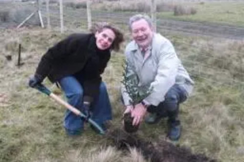 Councillors Wera Hobhouse and Alan Taylor get stuck in!