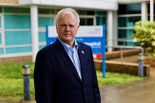 Clive Jones MP stands in front of Royal Berkshire Hospital looking unhappy