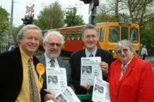 Lembit Opik MP meets your Fawdon Lib Dem councillors to help deliver the good news of the ban on drinking in public